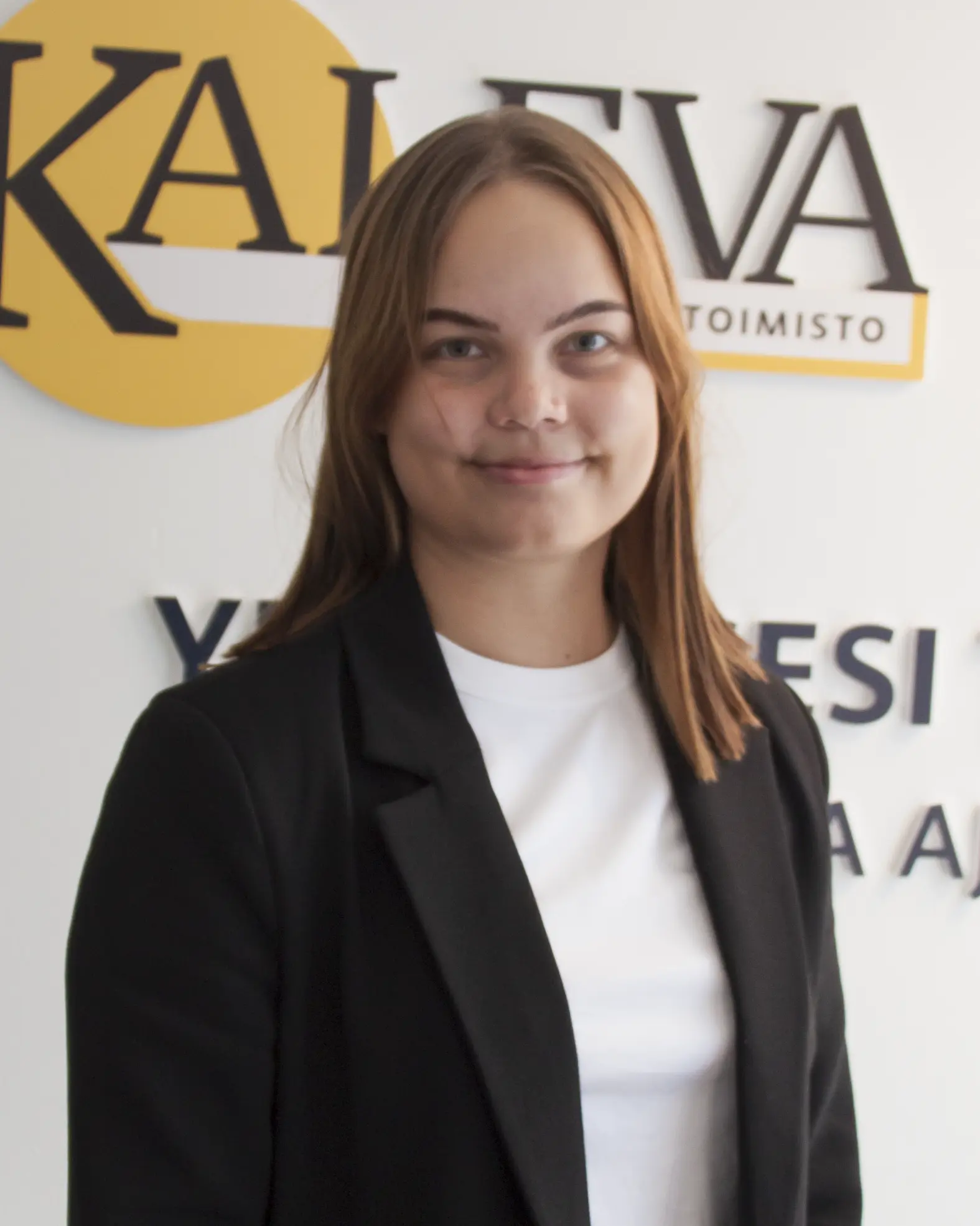 Hanna Nykopp rajattuna noin rintakehästä ylöspäin.