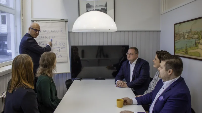 Yritysasiakkaiden verojen maksaminen uudistuu